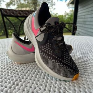 Women’s Nike Zoom Winflo 6 Running Shoes Gray Pink Blue